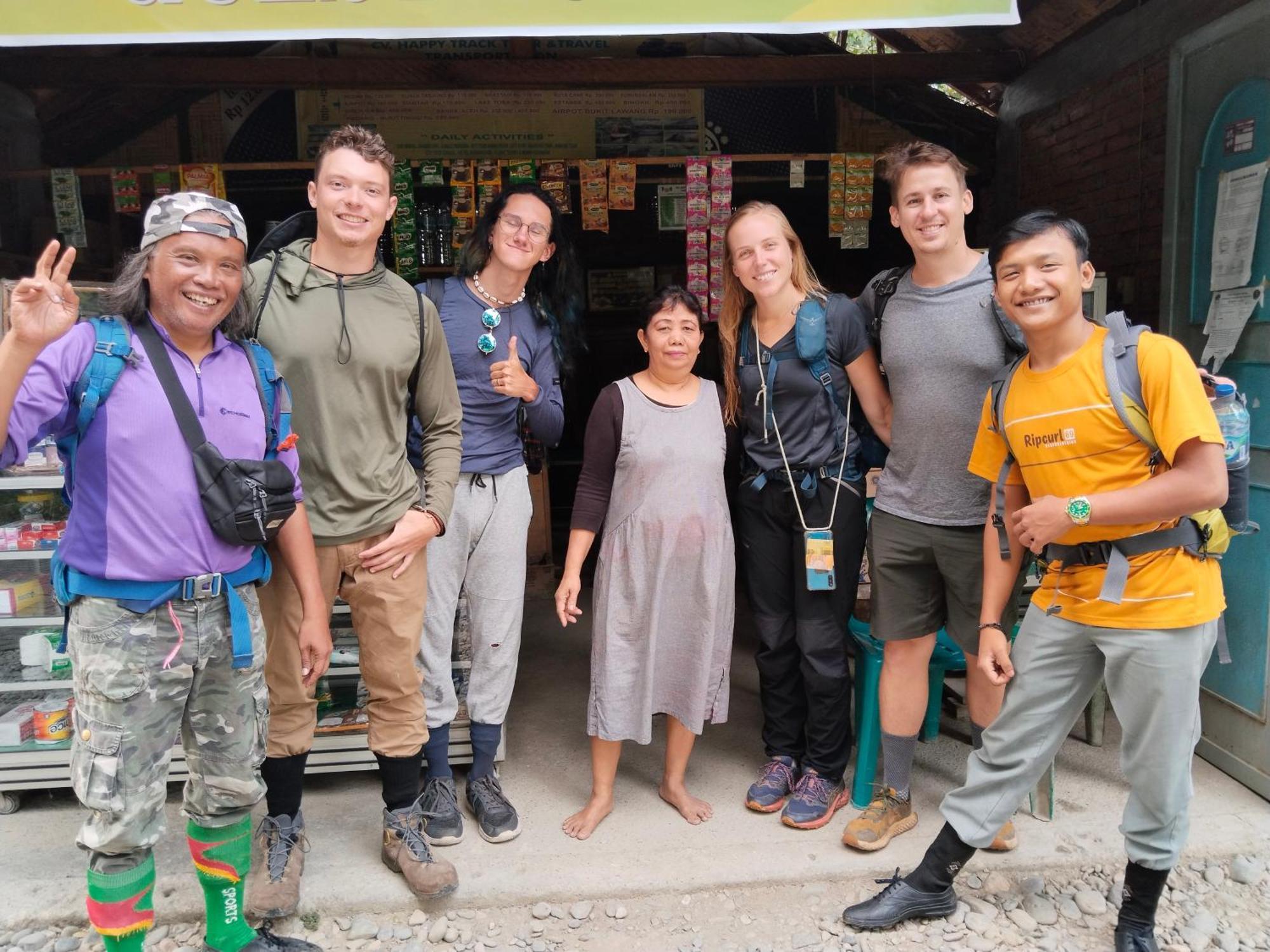 Jhony'S Backpacker-Guest House Only Stay Here Book Treking With Us Bukit Lawang Eksteriør bilde