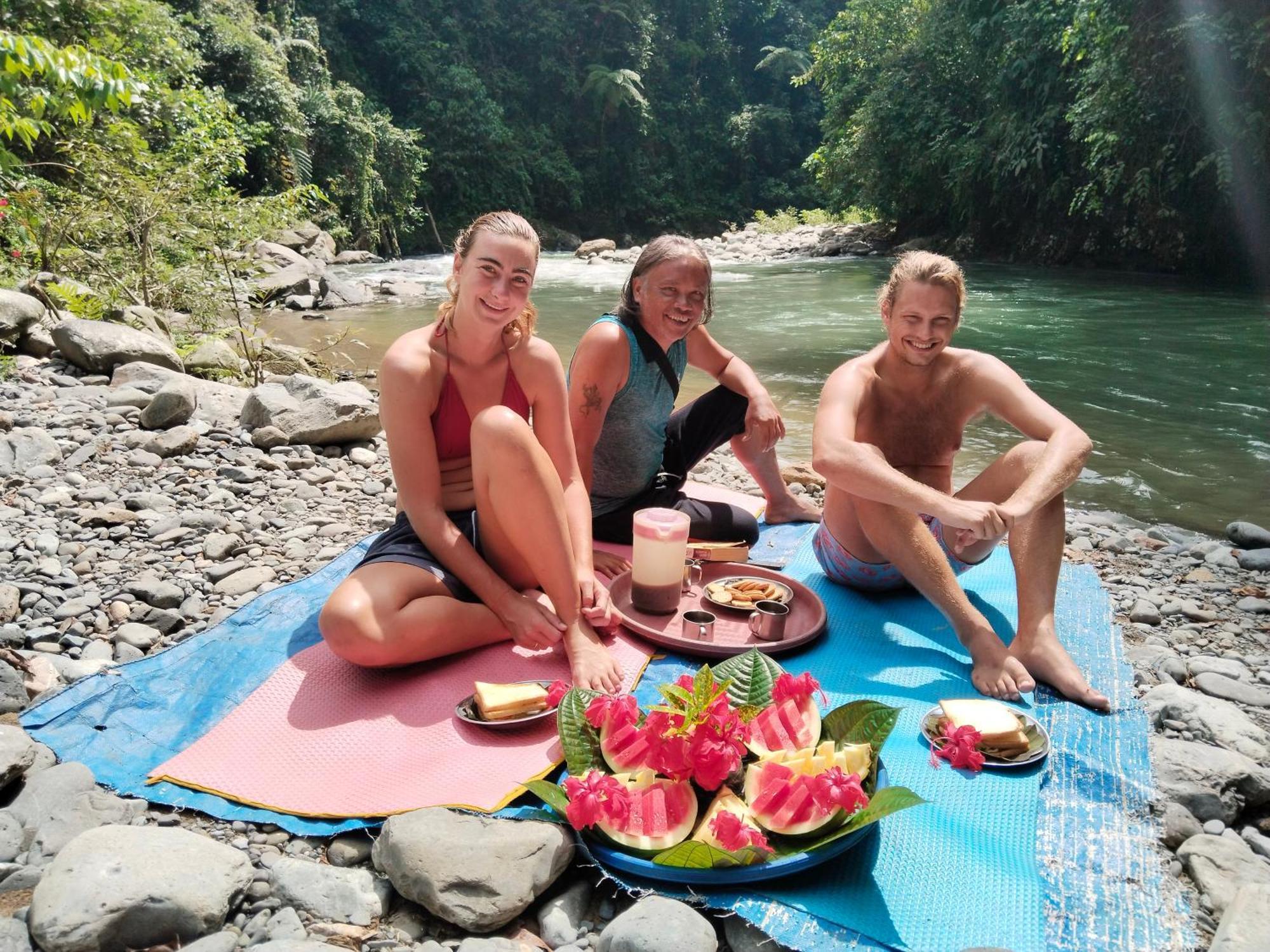 Jhony'S Backpacker-Guest House Only Stay Here Book Treking With Us Bukit Lawang Eksteriør bilde
