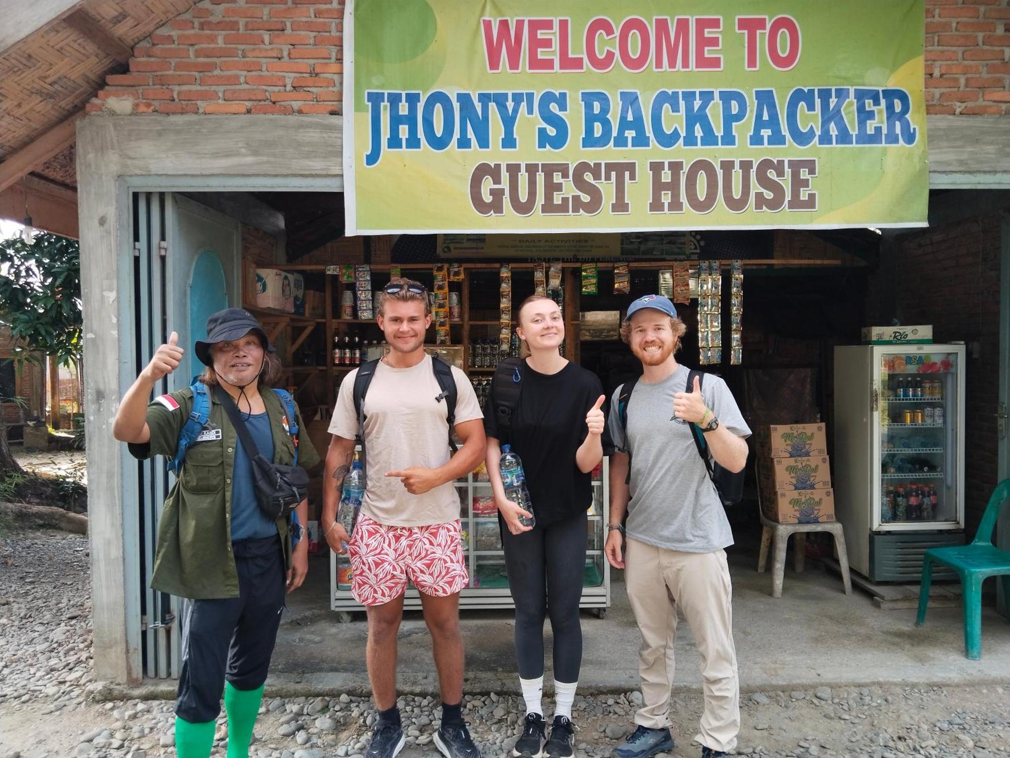 Jhony'S Backpacker-Guest House Only Stay Here Book Treking With Us Bukit Lawang Eksteriør bilde