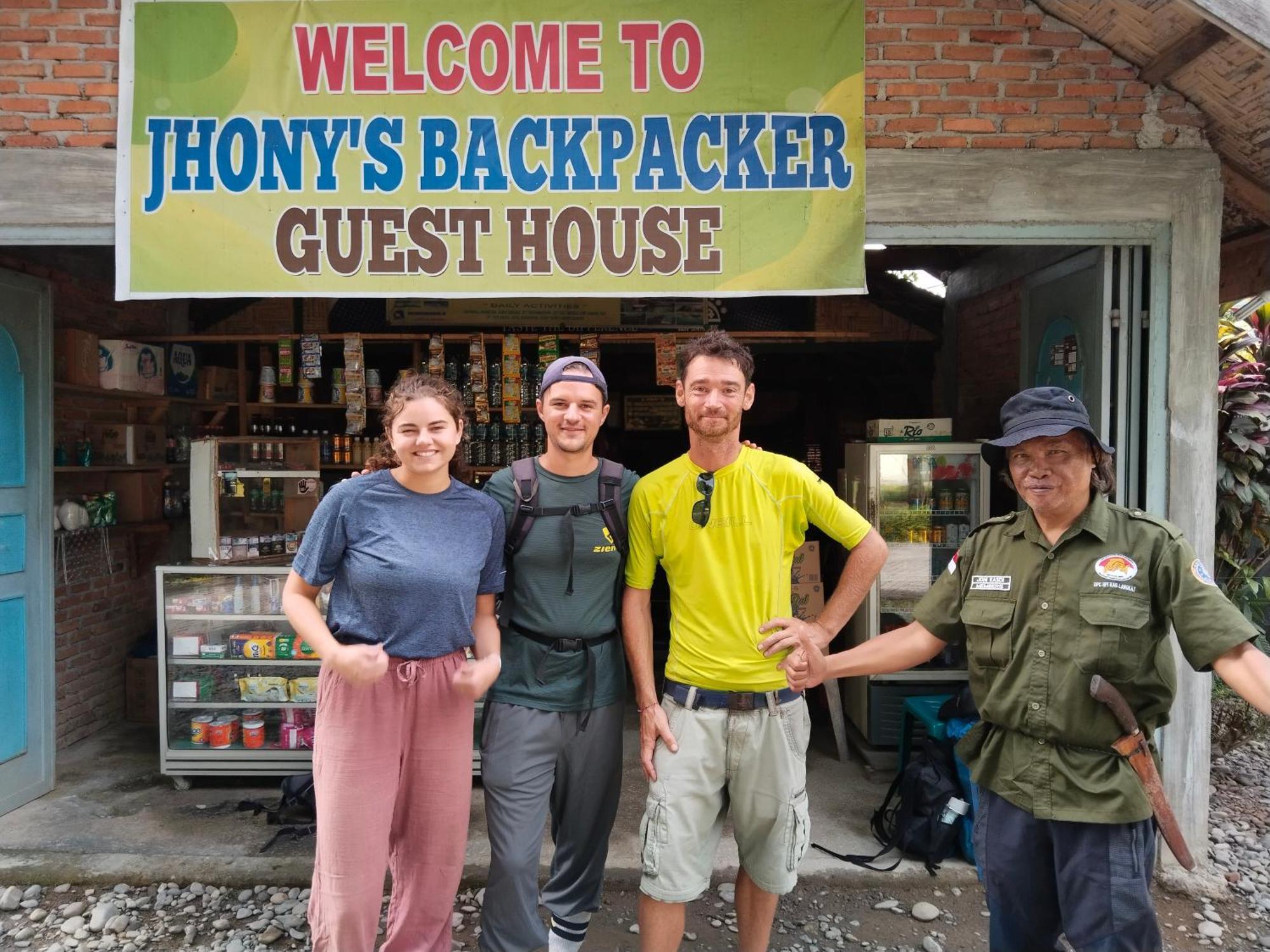 Jhony'S Backpacker-Guest House Only Stay Here Book Treking With Us Bukit Lawang Eksteriør bilde